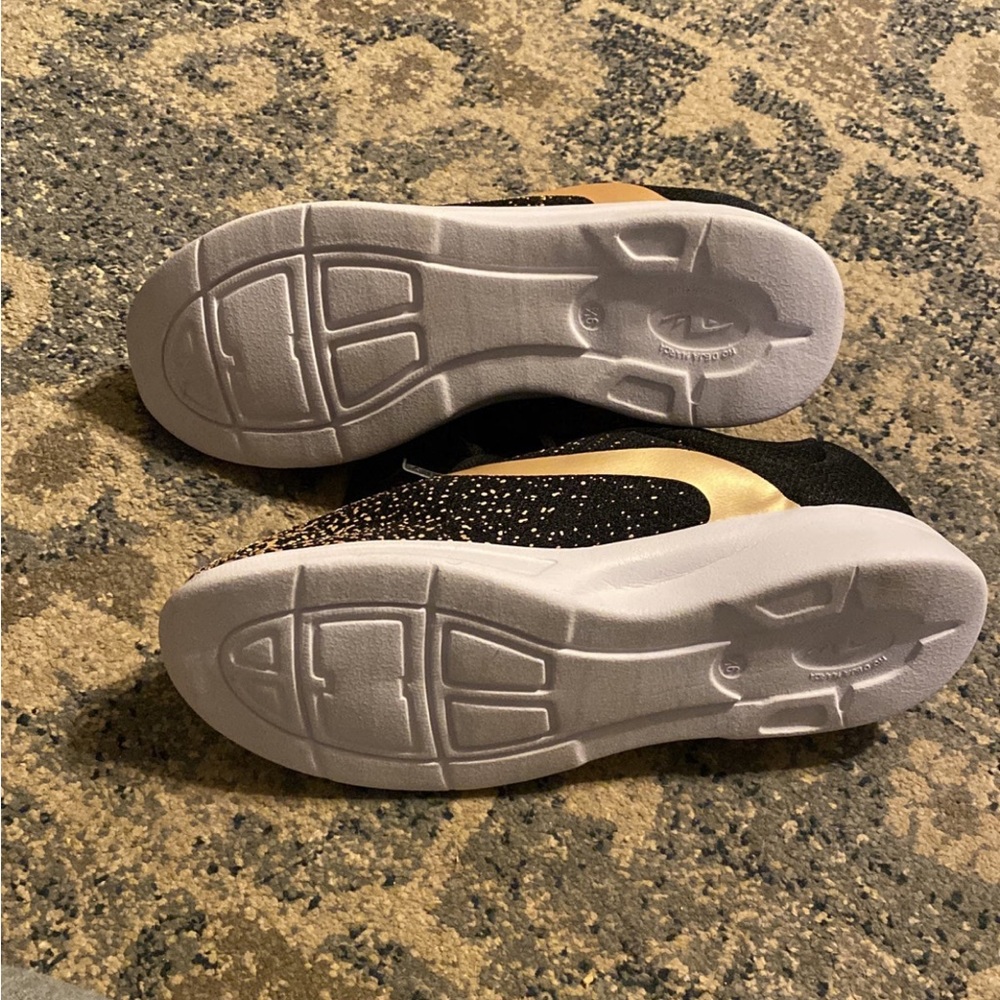 BNWT Sneakers - Picture 5 of 9
